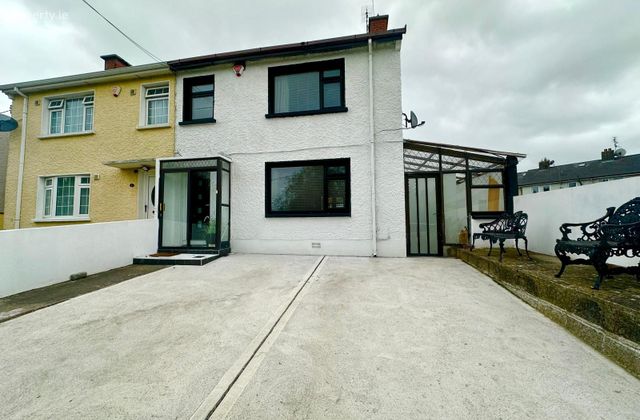 1 Lennon Melia Terrace, Armagh Road, Dundalk, Co. Louth - Click to view photos