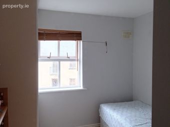32 Culgara, Teeling Street, Ballina, Co. Mayo - Image 3