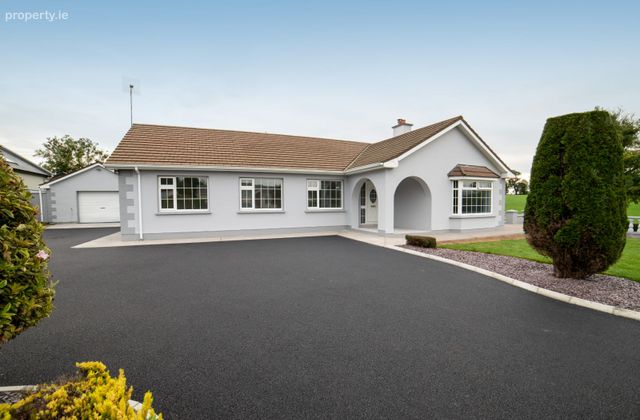 Ballyviniter Lower, Mallow, Co. Cork - Click to view photos