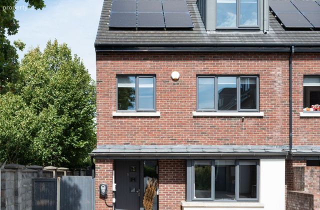 5 The Mews, Station Manor, Portmarnock, Co. Dublin - Click to view photos
