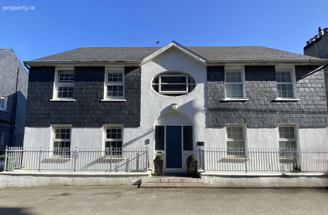 2 Rampart Manor, The Ramparts, Kinsale, Co. Cork - Click to view photos