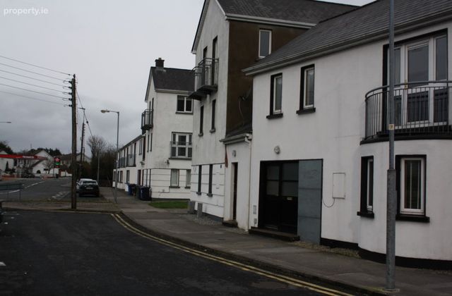 13 Castlegrove West, Castlebar, Co. Mayo - Click to view photos