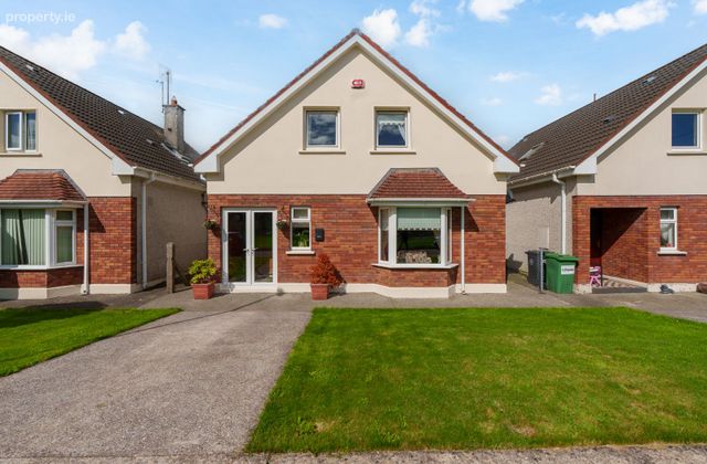 19 Ashington, Glanmire, Co. Cork - Click to view photos