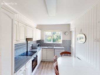 16 Sundrive Park, Ballinlough, Ballinlough, Co. Cork - Image 2