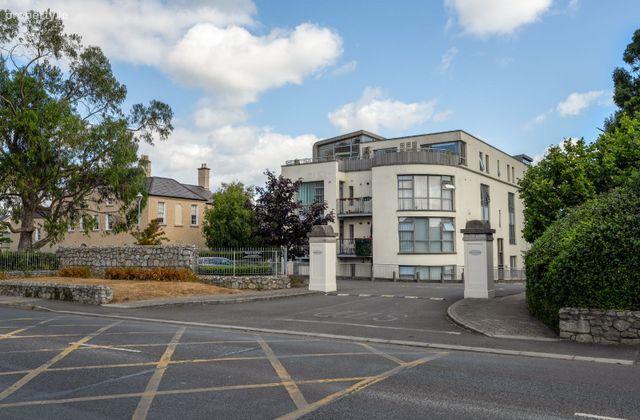 Eaglewood, Rochestown Avenue, Sallynoggin, Co. Dublin - Click to view photos