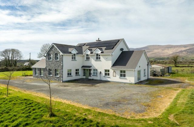 Ardcanaught West, Castlemaine, White Gate Cross Roads, Co. Kerry - Click to view photos