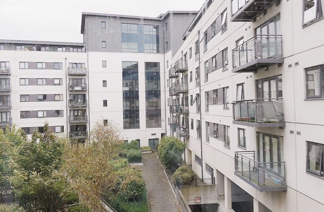 Meridian Court, Royal Canal Park, Dublin 15 - Click to view photos