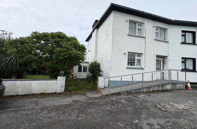 1 The Crescent, Ennistymon Road, Miltown Malbay, Co. Clare - Click to view photos
