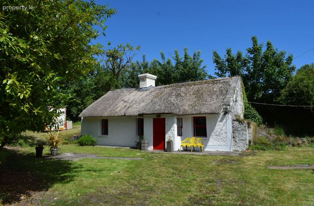 Rose Thatch Cottage, Roveagh, Kilcolgan, Co. Galway - Click to view photos