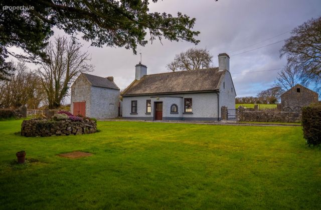 Kidlawn House, Ballinasloe, Old Town, Co. Roscommon - Click to view photos