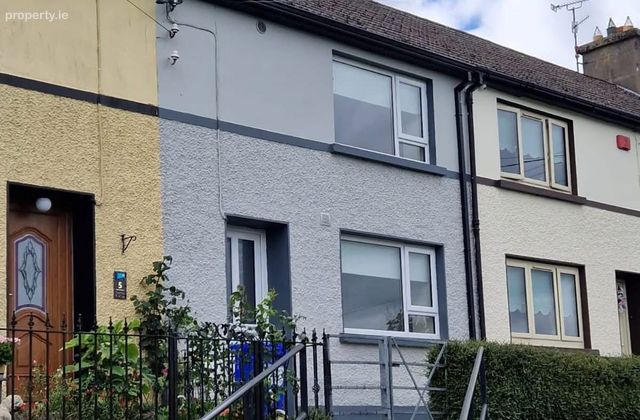 4 Pearse Avenue, Carrickmacross, Co. Monaghan - Click to view photos