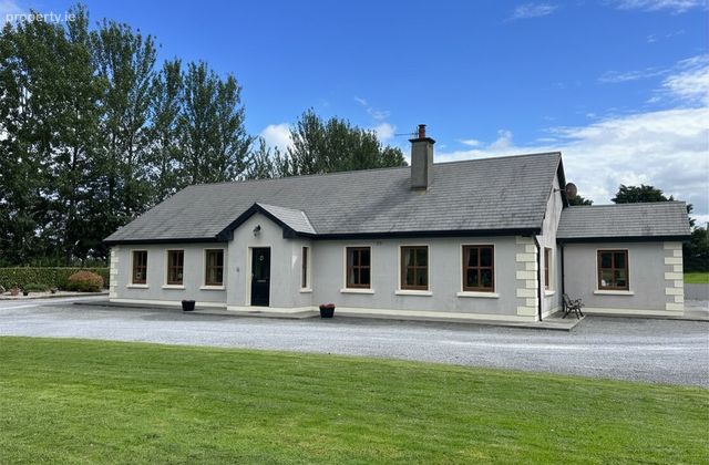 Deansgrove, Cashel, Co Tipperary, Cashel, Co. Tipperary - Click to view photos