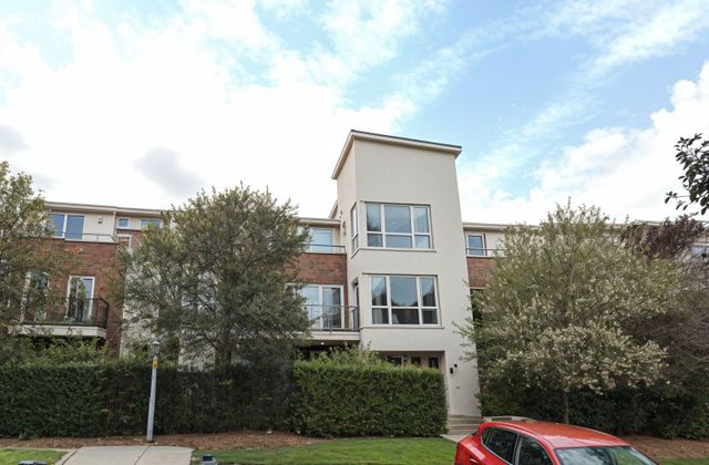 Bracken Hill, Ballinteer, Dublin 16 - Click to view photos