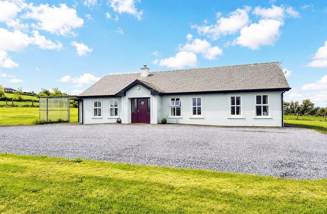 Granure, Ballinacarriga, Dunmanway, Co. Cork - Click to view photos