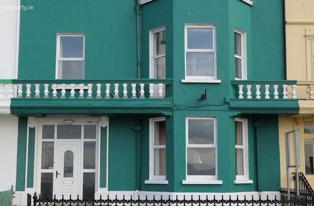 Rolling Wave, 7 Bayview Terrace, West End, Bundoran, Co. Donegal - Click to view photos