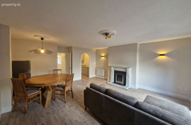 93 White Oaks, Roebuck Road, Goatstown, Dublin 14 - Click to view photos
