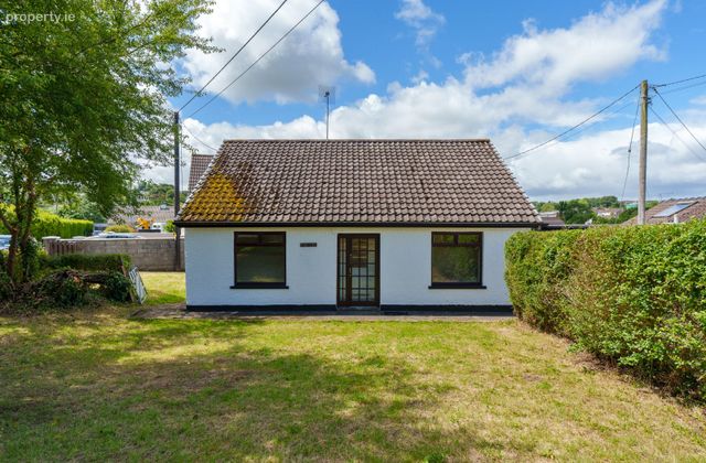 Eastview, Ardarrig Park, Carrigaline Road, Douglas, Co. Cork - Click to view photos