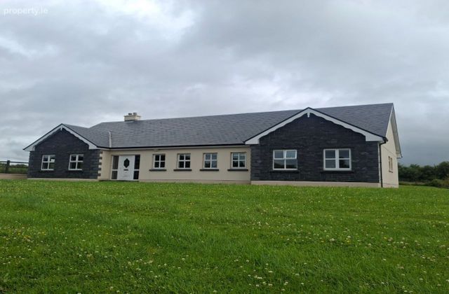 Carraig Mh&oacute;r, Dooncastle, Westport, Co. Mayo - Click to view photos