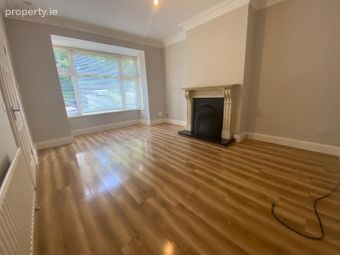 25 Clarkes Wood, Mount Oval Village, Rochestown, Co. Cork - Image 4