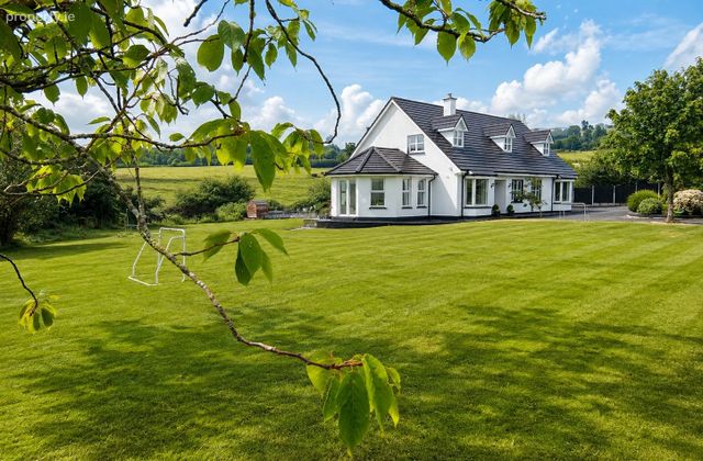 Carrigb&aacute;n, Curraghavoe, Mitchelstown, Co. Cork - Click to view photos