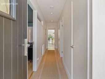 4 Manor Lawn, Thornbury View, Rochestown, Co. Cork - Image 4