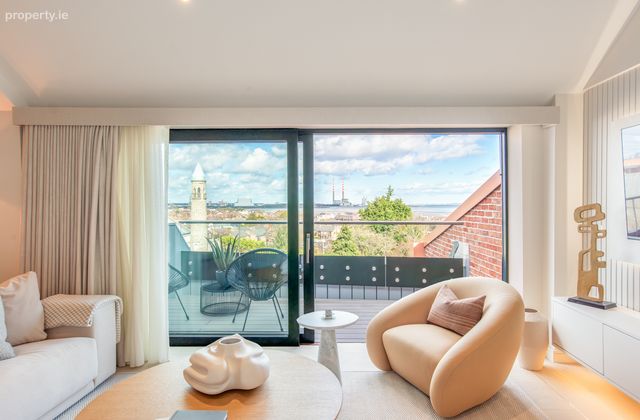3 Bedroom Penthouse, Dublin 4 - Click to view photos