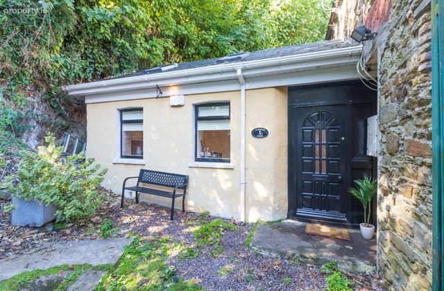 Crescent Lodge, The Crescent, Spy Hill, Cobh, Co. Cork - Click to view photos