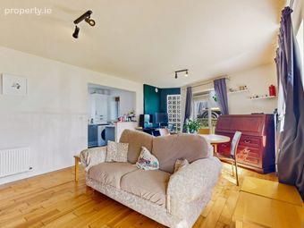 111 Grianan Fidh, Aiken's Village, Stepaside, Dublin 18 - Image 4
