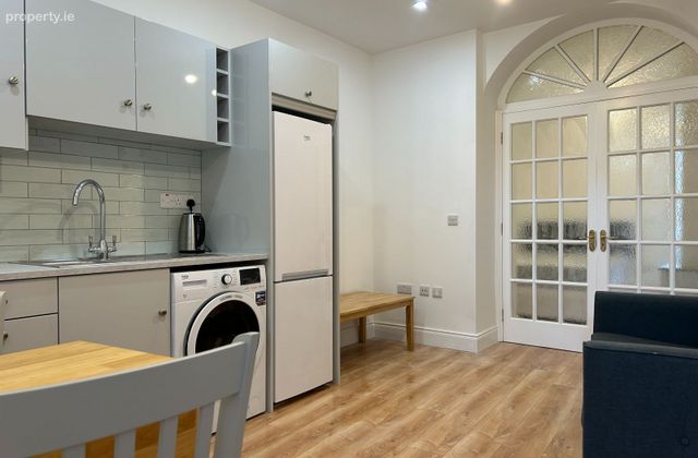 Chapel Lane, Thomastown, Co. Kilkenny - Click to view photos