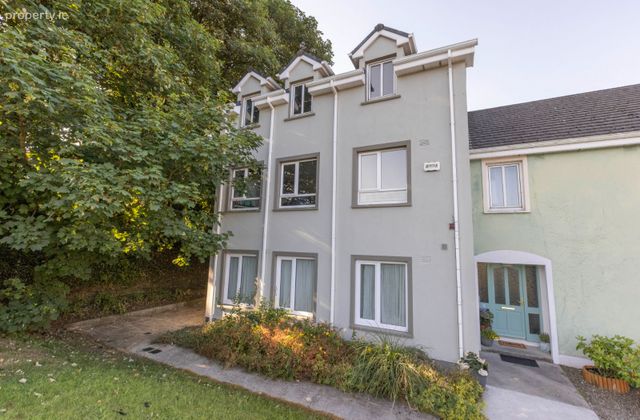 2 Woodview Park, Lahinch Road, Ennistymon, Lahinch, Co. Clare - Click to view photos
