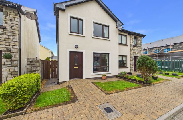 31 Pairc Na Ri, Athenry, Co. Galway - Click to view photos