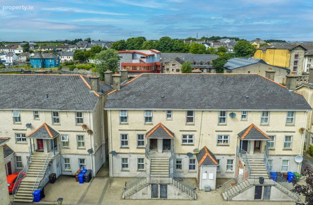 40 Ridgepool Village, Ballina, Co. Mayo - Click to view photos