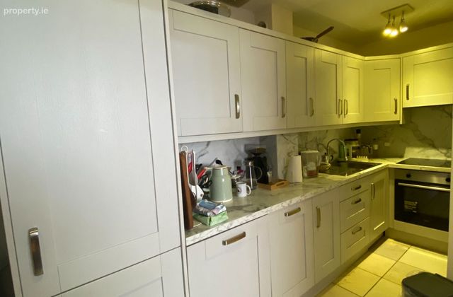 2 Waltham House,clonfadda Wood, Blackrock, Co. Dublin - Click to view photos