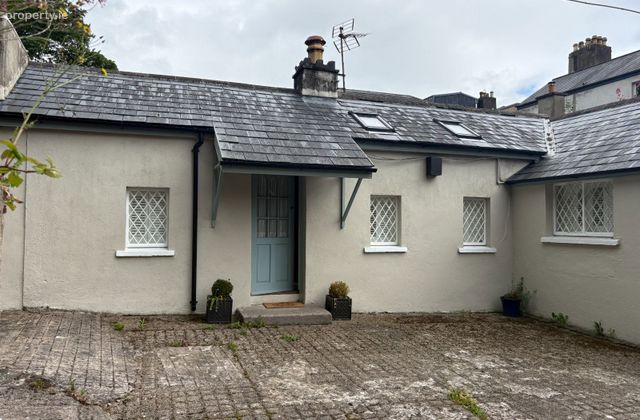 Apartment 2, 10 North Mall, Sunday's Well, Co. Cork - Click to view photos