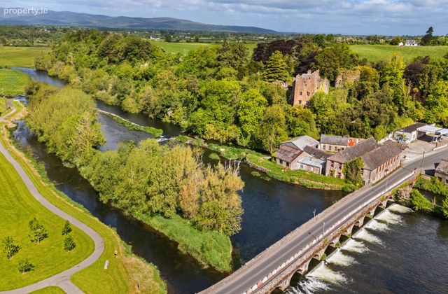Ardfinnan Castle, Ardfinnan, County Tipperary, Ardfinnan, Co. Tipperary - Click to view photos