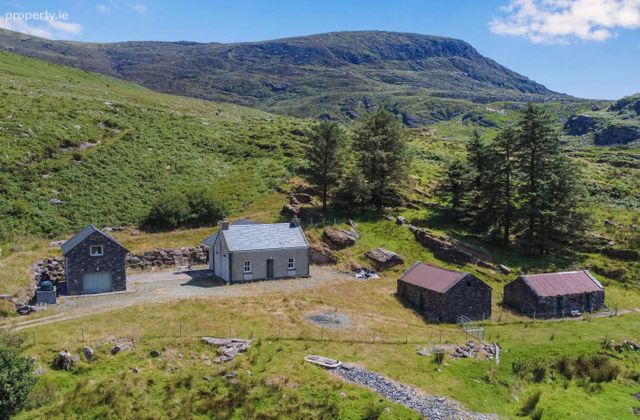 Cloghavoola, Waterville, Caherbarnagh, Co. Kerry - Click to view photos