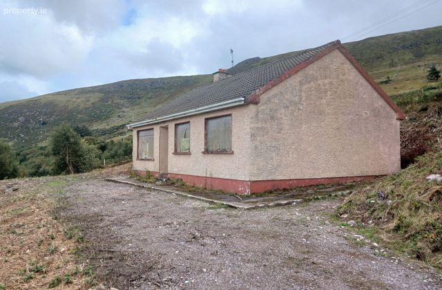 Kilkeehagh, Glenbeigh, Co. Kerry - Click to view photos