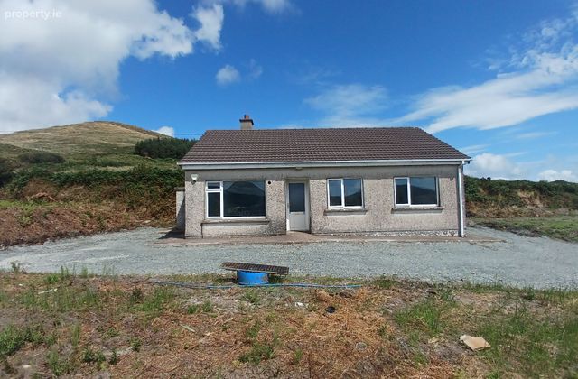 Fermoyle, Emlaghmore, Cahersiveen, Co. Kerry - Click to view photos