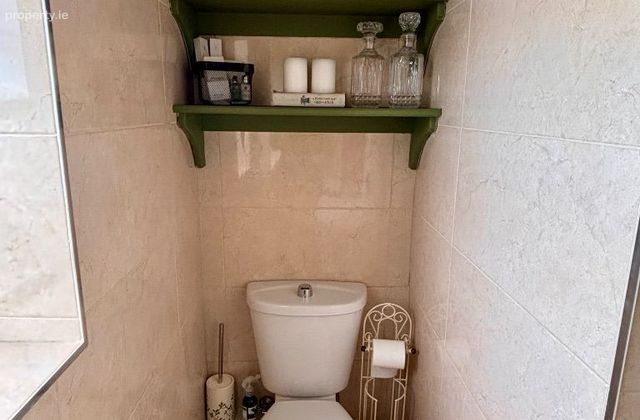 Dunderrow, Kinsale, Co. Cork - Click to view photos