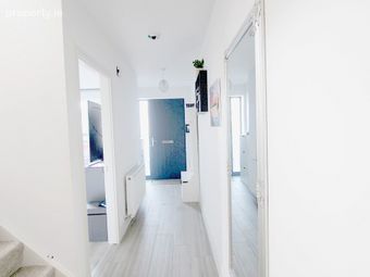 7 The Green, The Hawthorns, Tullamore, Co. Offaly - Image 2