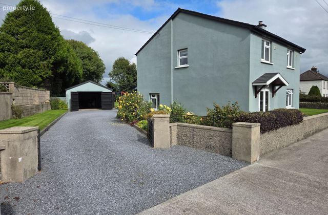 The Cottage, Mitchelstown Road, Cahir, Co. Tipperary - Click to view photos