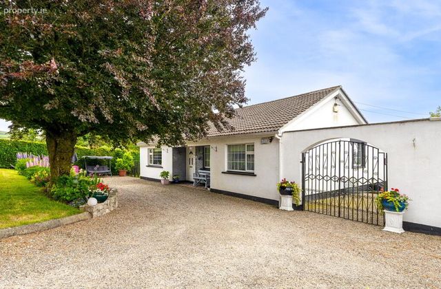 Hillview, Ballymaghroe, Knockananna, Co. Wicklow, Askanagap, Co. Wicklow - Click to view photos