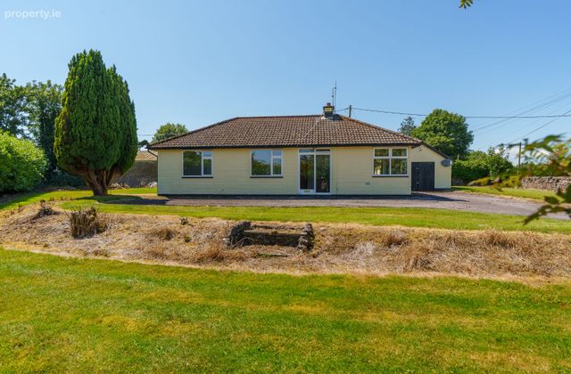 Yellow House, Kilcully, White's Cross, Co. Cork - Click to view photos