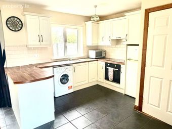 129 Manor Village, Westport Road, Castlebar, Co. Mayo - Image 4