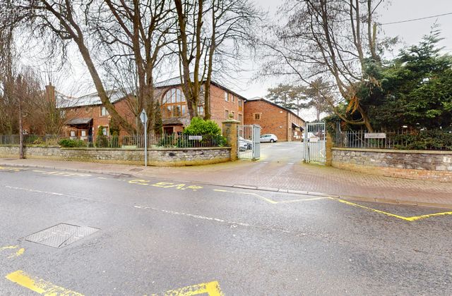 Apartment 6, Donn Rua, Castleknock, Dublin 15 - Click to view photos