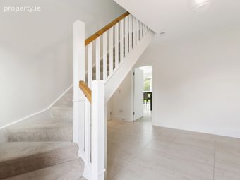 9 Clonfadda Wood, Mount Merrion Avenue, Blackrock, Co. Dublin - Image 2