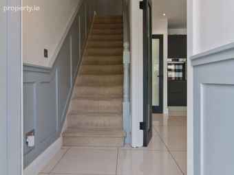 10 Castle Grove, Kilgobbin Wood, Sandyford, Dublin 18 - Image 2