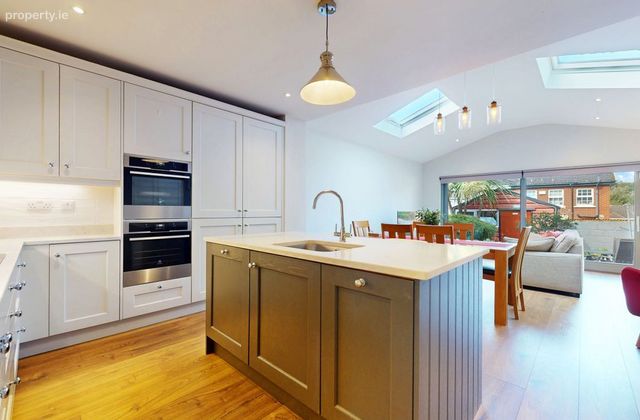 10 Glasnevin Court, Glasnevin, Dublin 11 - Click to view photos