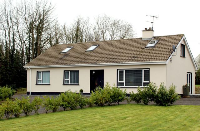 Colehill, Newtown Cunningham, Co. Donegal - Click to view photos