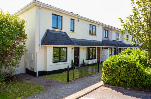 32 Straffan Grove, Straffan Wood, Maynooth, Maynooth, Co. Kildare - Click to view photos